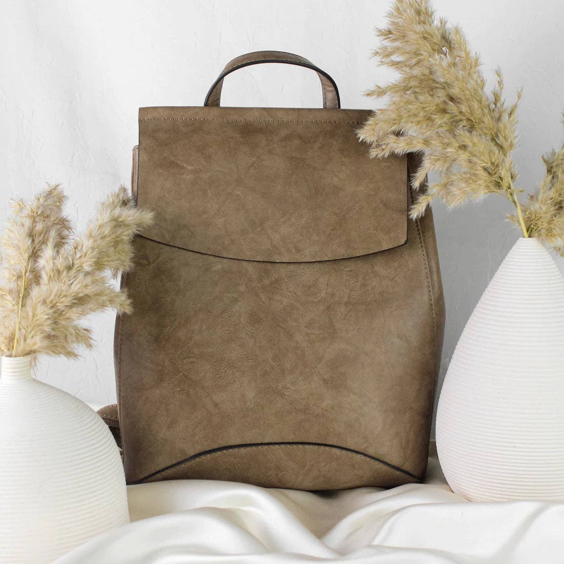 MiMi Wholesale - Wholesale Backpack - Women's - UNV0069 Flap Over Convertible Backpack8