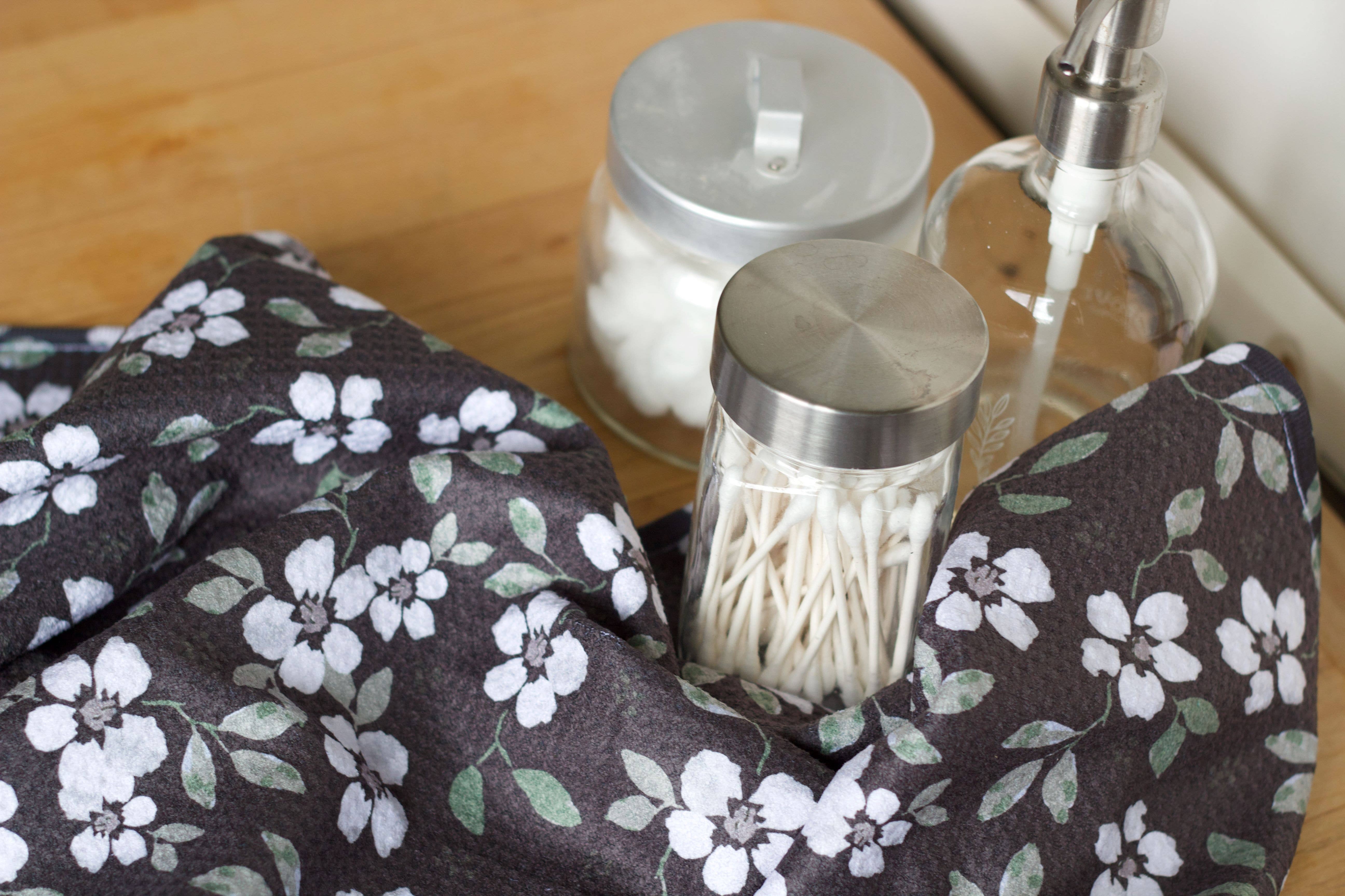 Lisee Ree Designs - Wholesale Tea Towel - Lovely Blooms Microfiber Tea Towel3