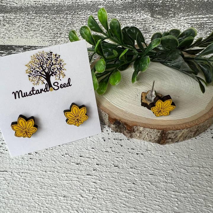 Leaves Wood oorknopjes l berk voor wholesale door Traveling Sparrow