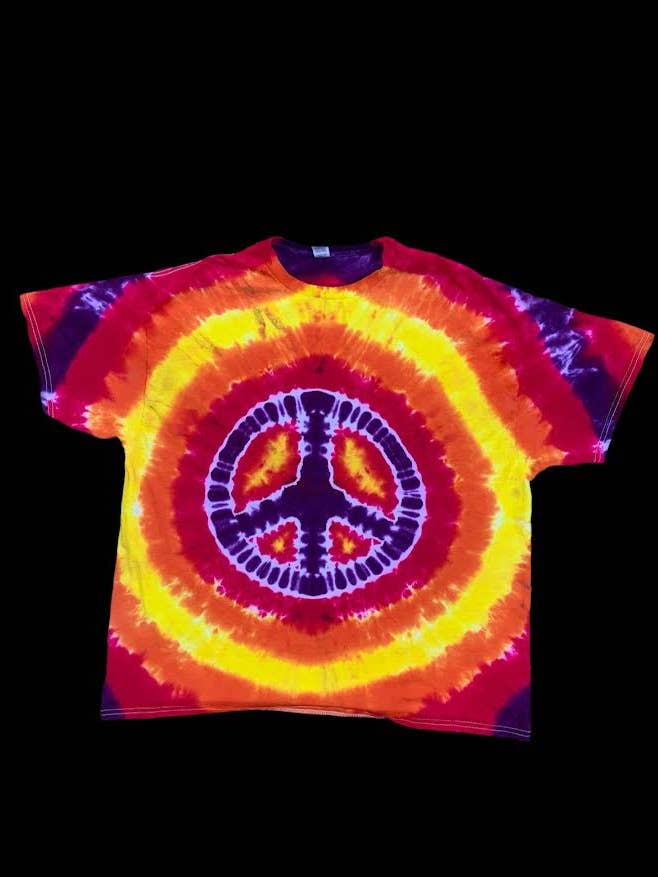 T-shirt tie-dye signe de paix - Jaune, Orange, rouge, violet pour la vente par Lanastiedyes