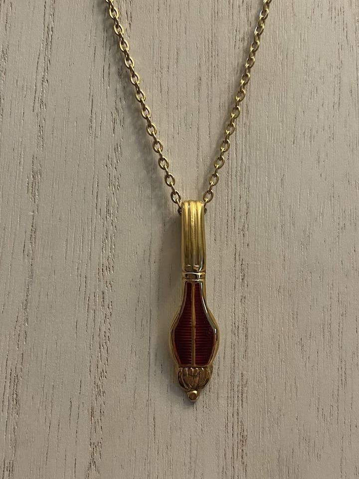 Collier en forme de cuillère en or pour la vente par Fly Me To The Spoon