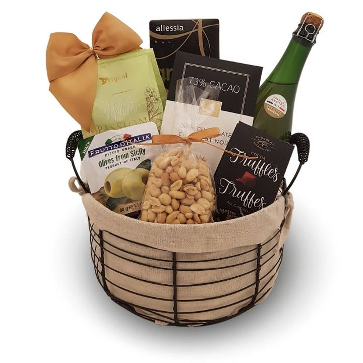 Panier-cadeau Mix n'Mingle pour la vente par Pellatt Cornucopia Gift Baskets