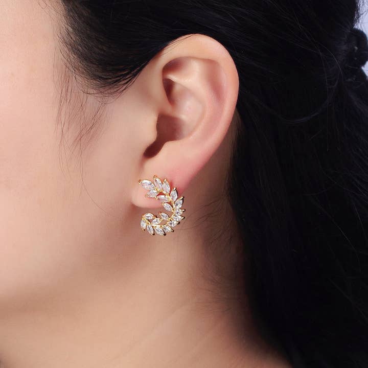 Aim Eternal - Vendita all'ingrosso Orecchini a bottone - Orecchini a bottone in oro 24 carati a forma di foglia trasparente Marquise a linea curva in argento e oro | AB381 AB4541