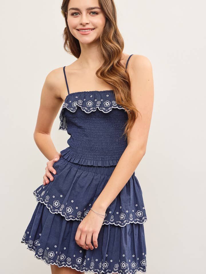 Haut à smocks à volants brodé pour la vente par Mustard Seed