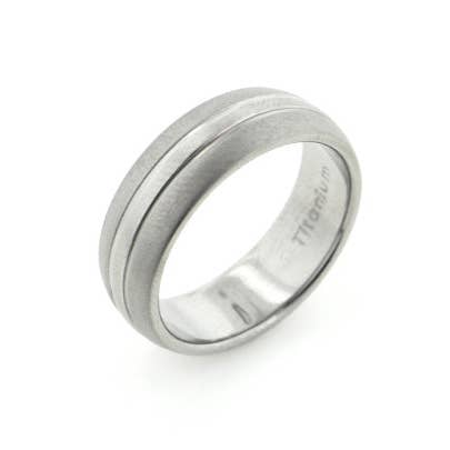 Anillo de boda de titanio puro satinado cepillado con una sola raya para hombre para venta al por mayor de Silver Insanity