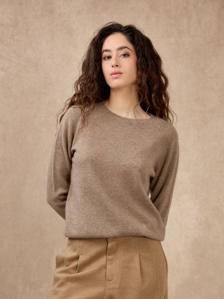 82061 - Cashmere ronde hals trui met lange mouwen voor wholesale door SOGGO