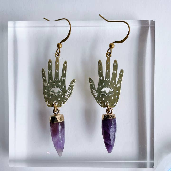 Orecchini protettivi ~ Mano in ottone e punta in ametista per la vendita all'ingrosso da parte di GeoMetricGem