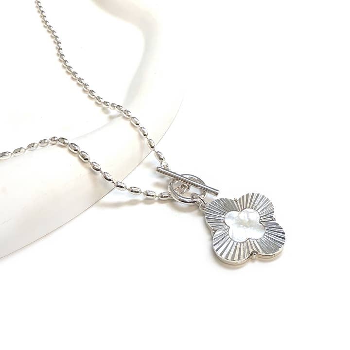 StarryNYC - Wholesale Pendant/charm necklace - Laser Cut Clover Mother of Pearl Pendant Rice Chain Necklace1