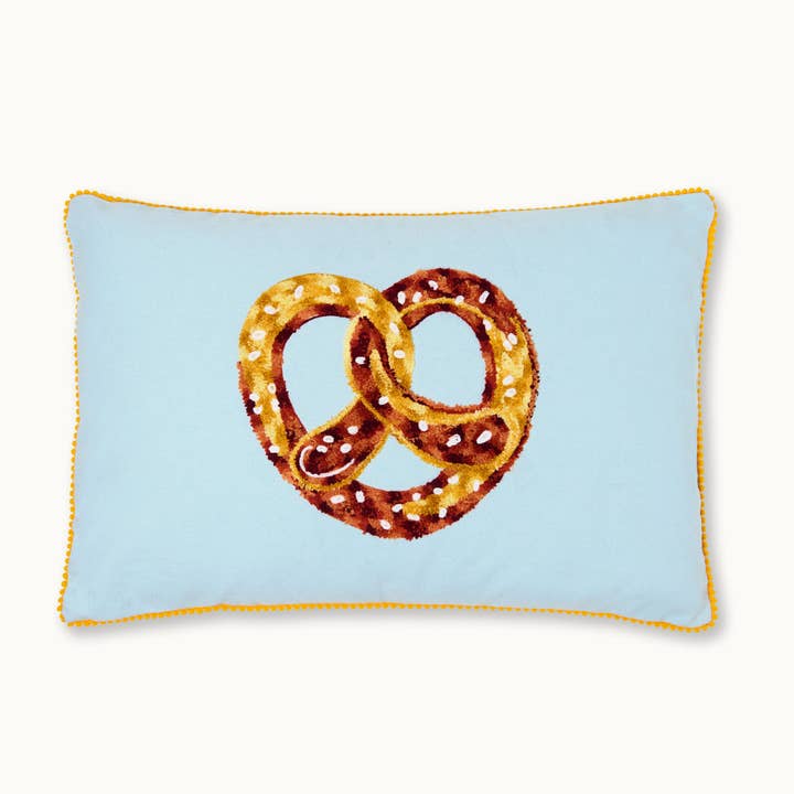 Kissen mit Füllung Breze for wholesale by by Vivi.