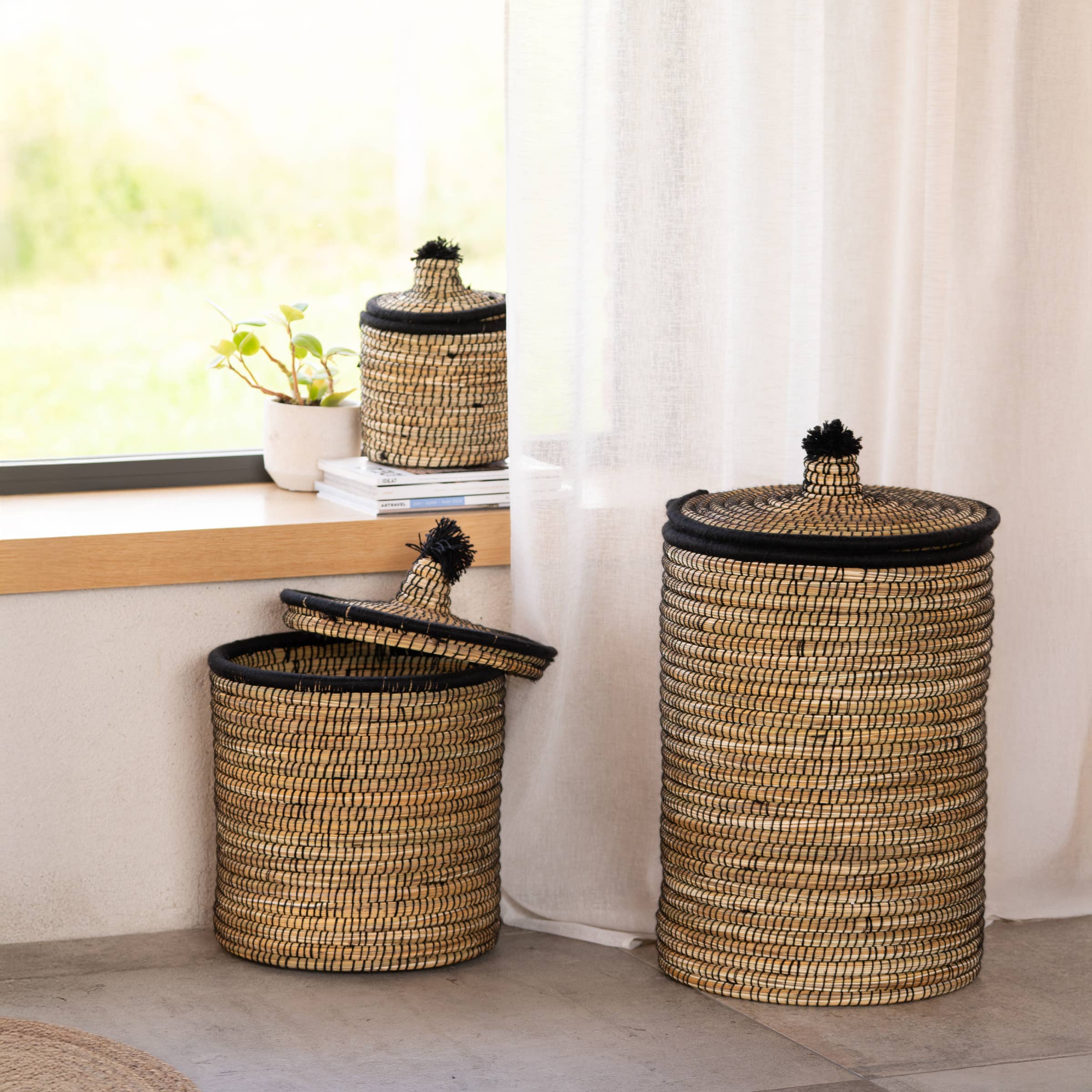 Collection Maroc - Wholesale Laundry Basket - Palm and black wool laundry basket 65 cm1