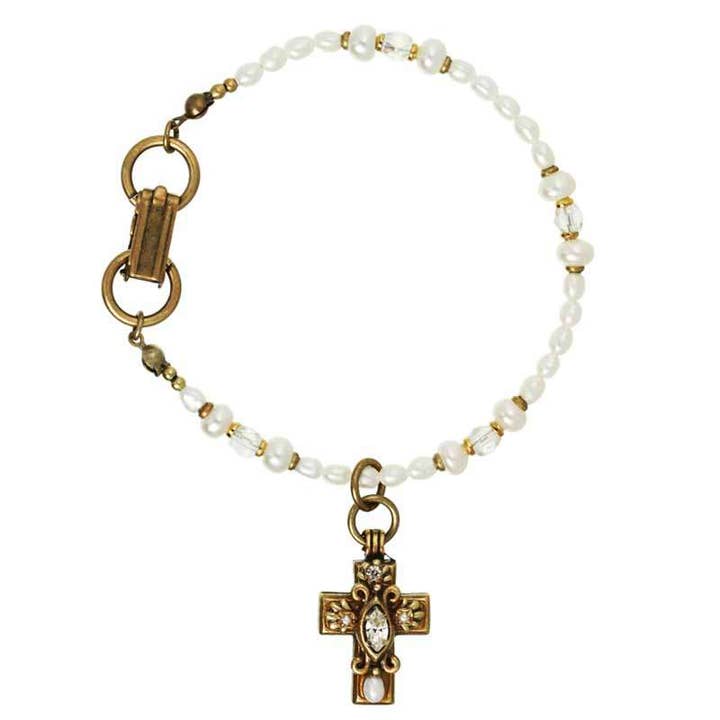 Witte parel kruis armband voor wholesale door Michal Golan Jewelry