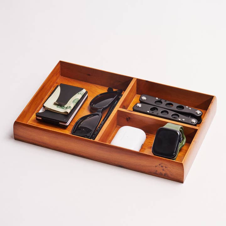 Plateau de rangement de bijoux décoratif en bois de thuya fabriqué à la main pour la vente par Yemma Goods