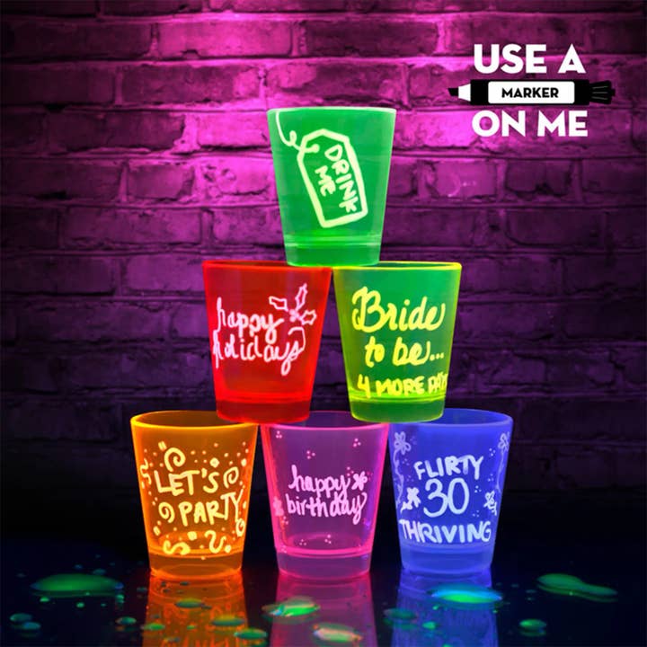 Blinkee.com, LLC - Venta al por mayor Vaso de chupito - Vaso de chupito amarillo que brilla en la oscuridad