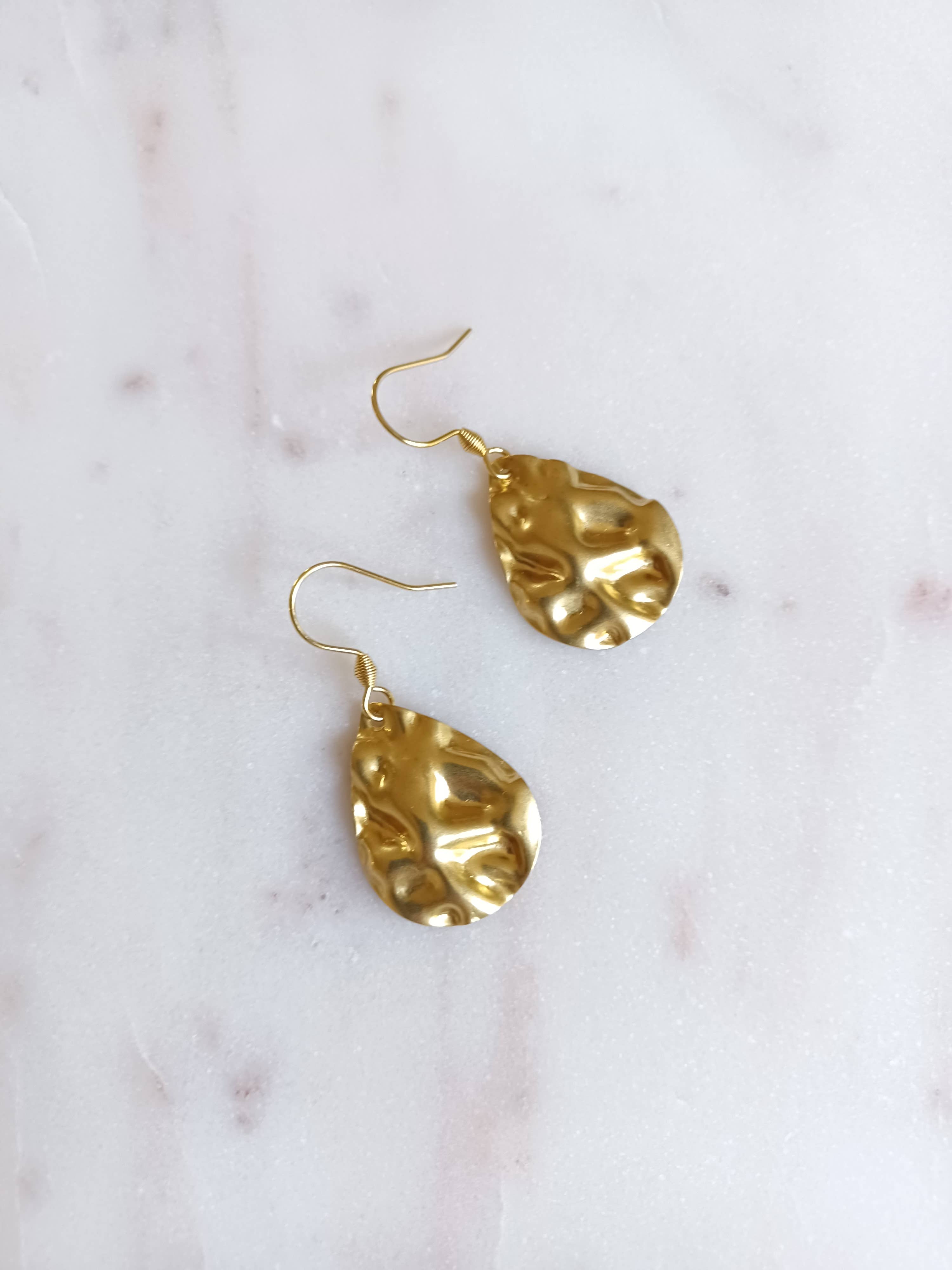 L'atelier du 6 - Wholesale Dangle Earrings - Wrinkled earrings in stainless gold steel.2