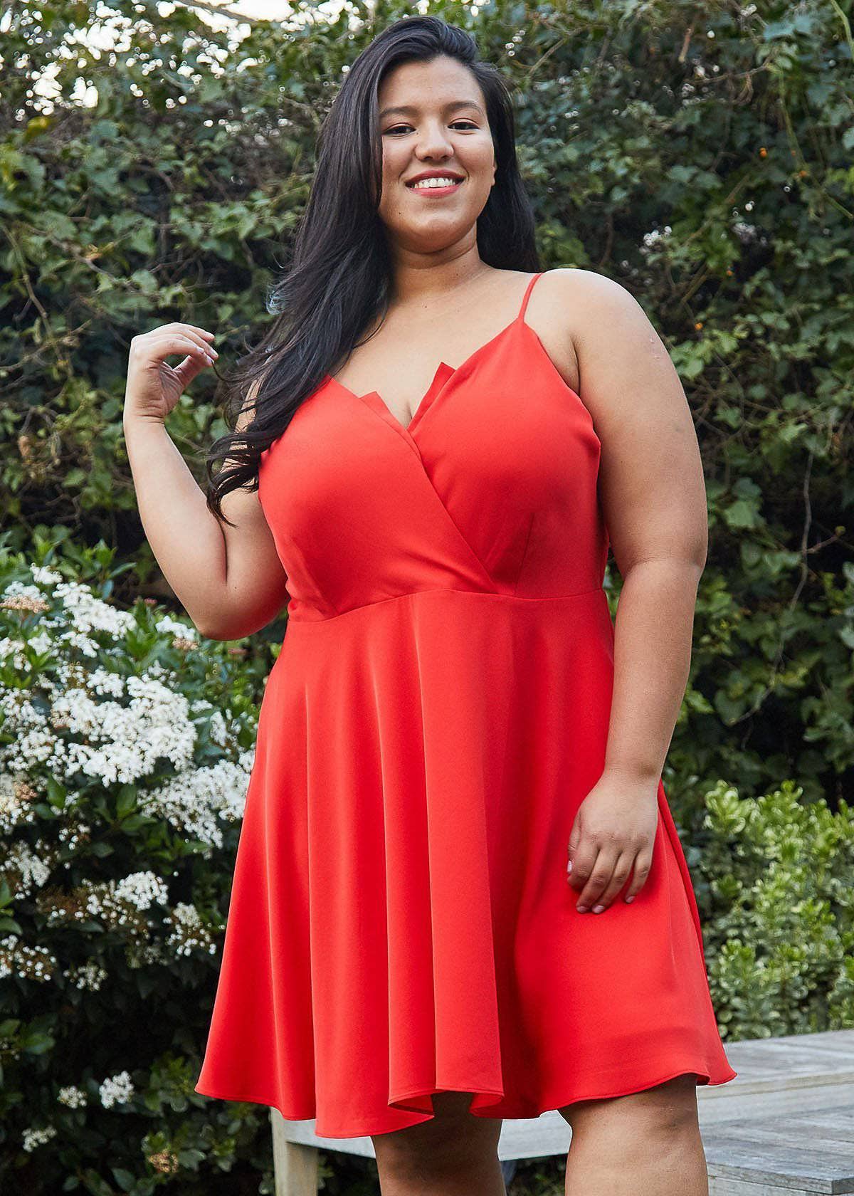 Amapola Roja Vestido de cóctel con cuello en V de talla grande de Nurode en rojo amapola de venta al por mayor en Faire4