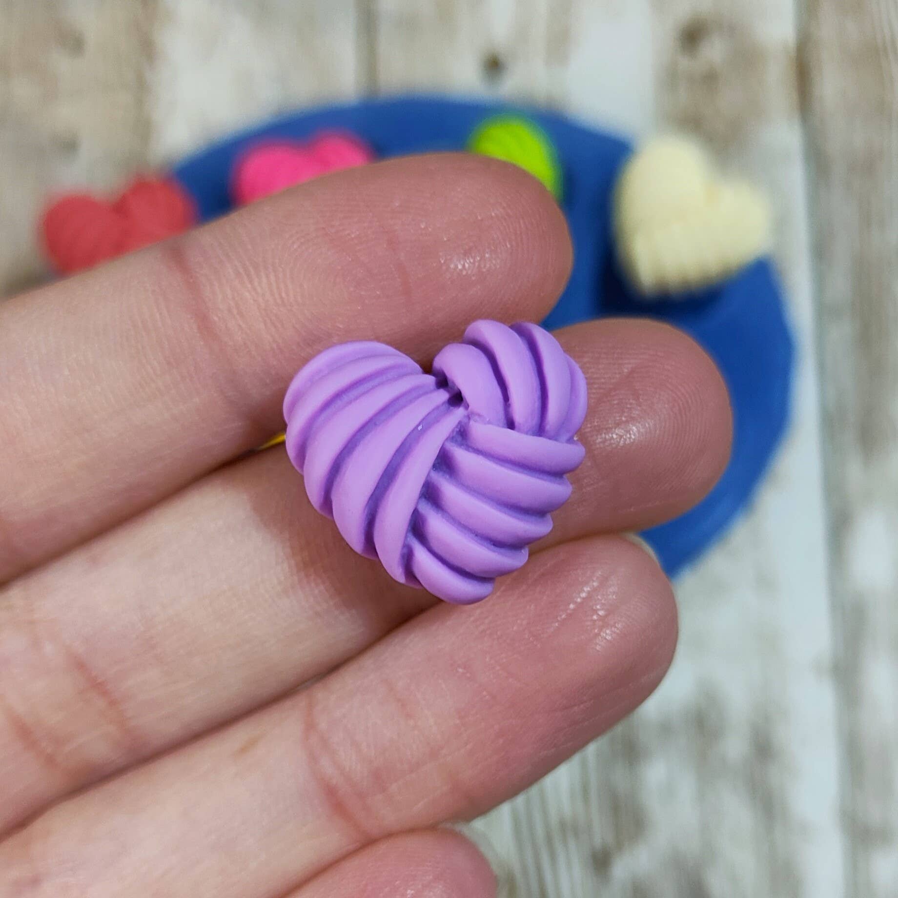 Serena Creazione di Serena Stampone - Vendita all'ingrosso Kit per lavoretti fai da te - Stampo Cuori Gomitolo 2cm in silicone per resina e gesso3