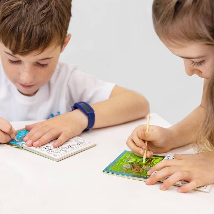 Trendhaus - Wholesale Kleurboek - Kinderen en baby - ABC Champions kleur- en krasblok letters en cijfers 8,5 x 10,5 cm met kraspen, set van 22