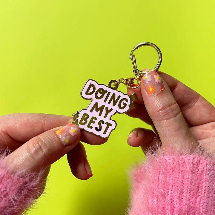 Porta-chaves “Doing My Best Esmalte” - Sparkles por atacado de Lydia Southgate