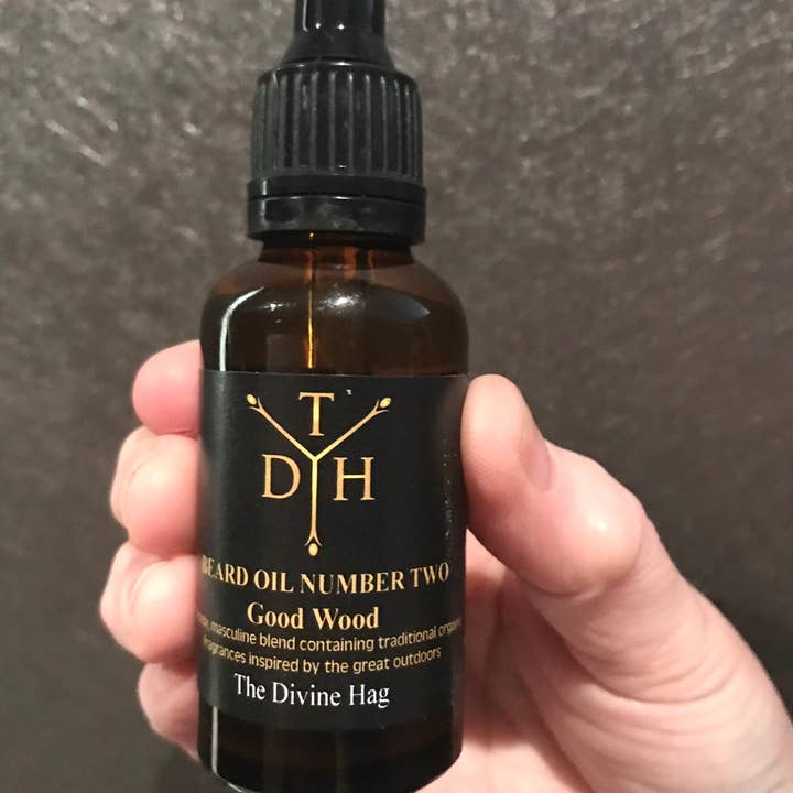 Beard Olie No 2 Godt Træ for engroshandel hos The Divine Hag Ltd