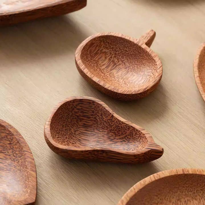 Tallerken af naturligt kokostræ for engroshandel hos MinoCraft