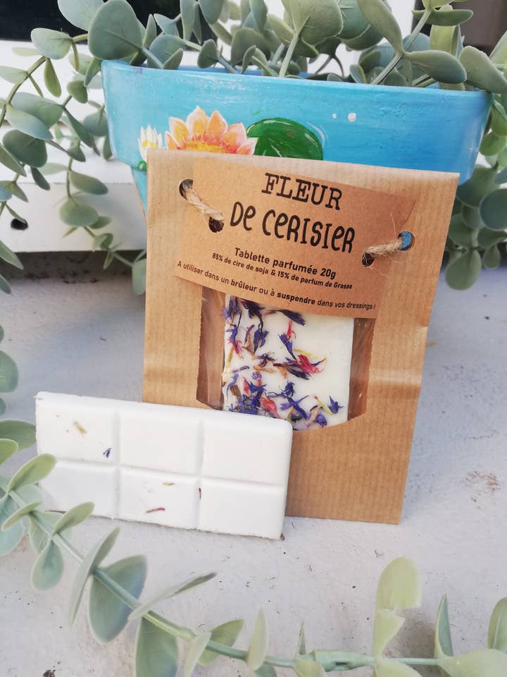 Cherry Blossom Breakable Scented Fondant, Soy Wax and Petals for wholesale by Lilium Blanc