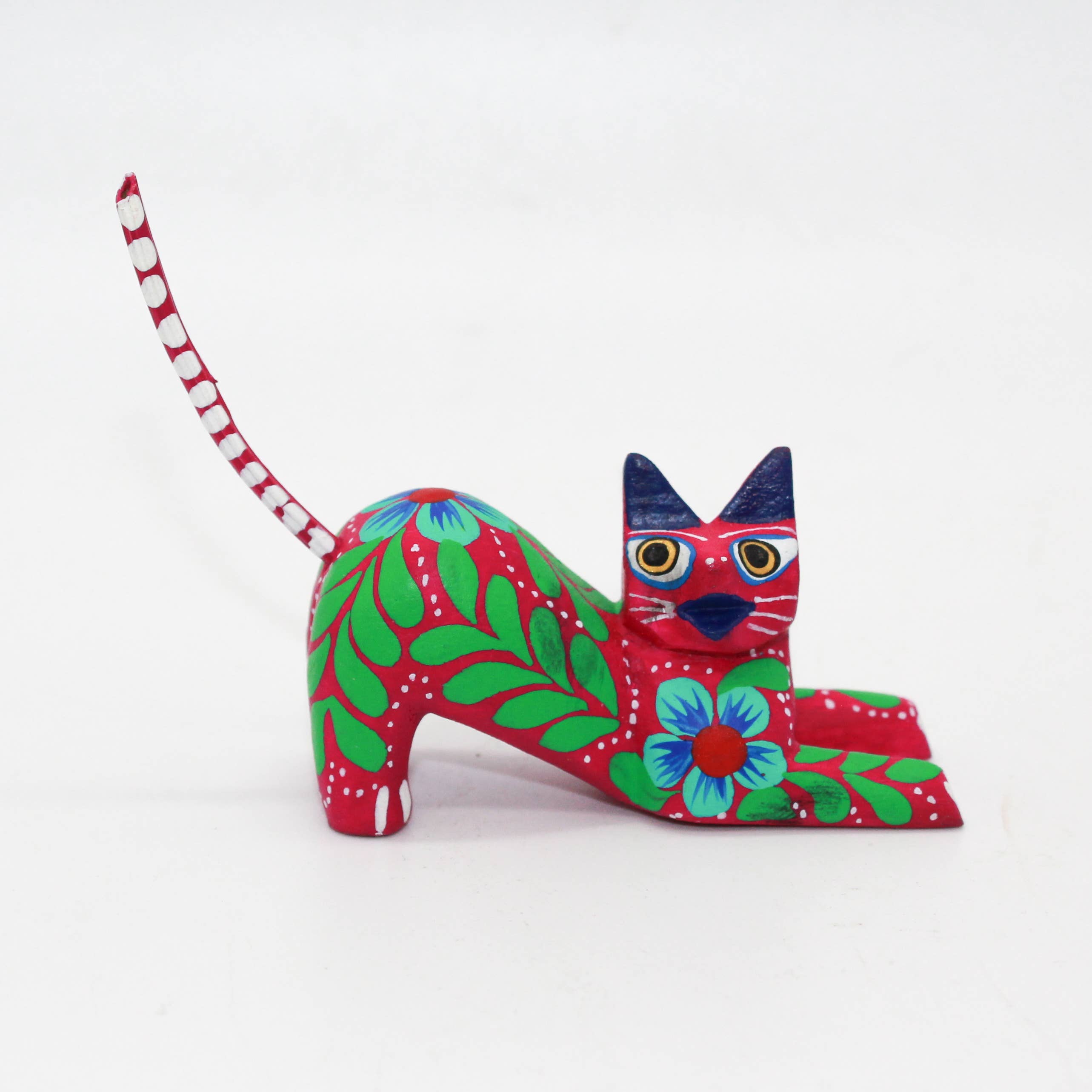 Mexico In My Pocket LLC – wholesale Decorative figurine – Assorted Laying Down Cat Mini Alebrijes1