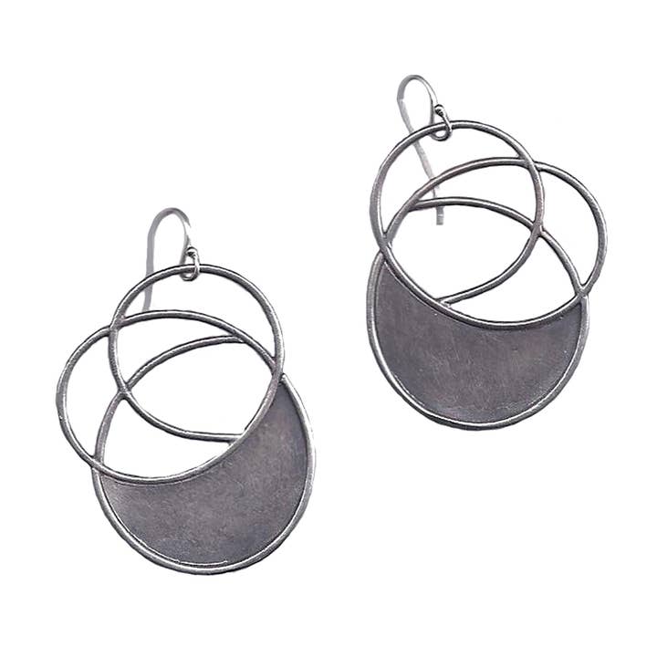 Stora platta spiralörhängen för wholesale av Julia Britell Design