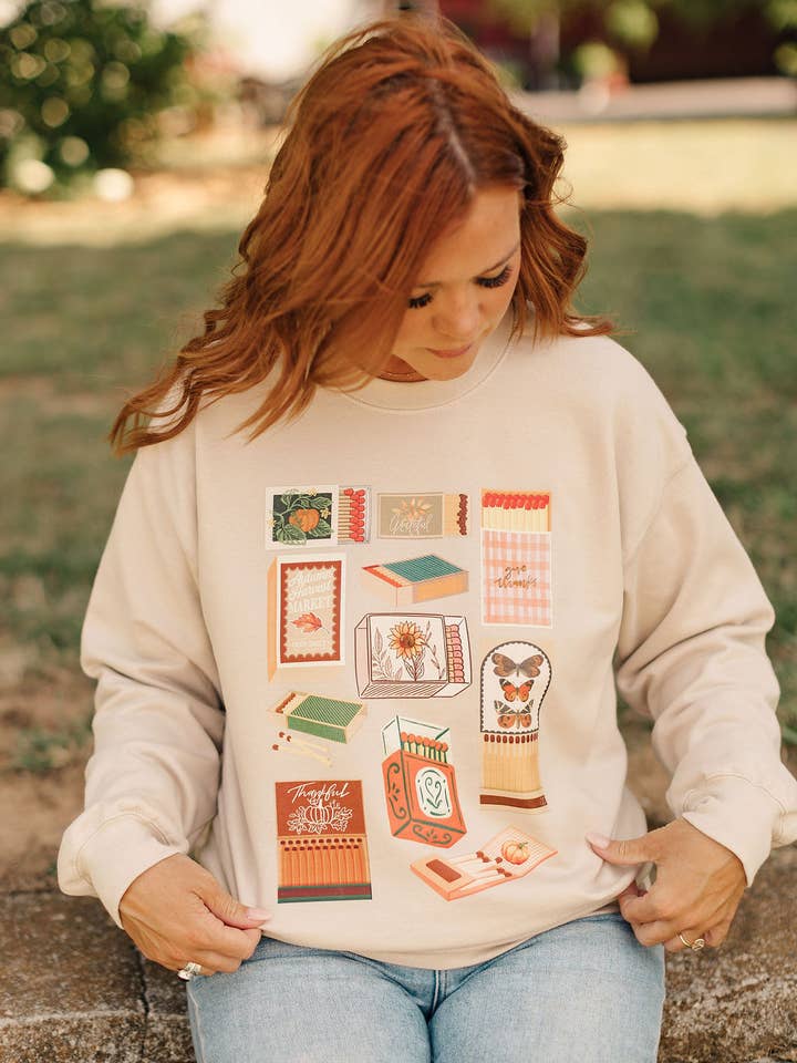Grafisk sweatshirt med efterårsmotiv i æske for engroshandel hos Whitney | Chaudoin Creations