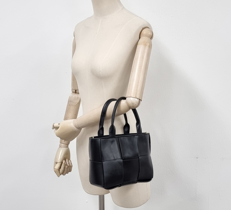 Comfortarians - Wholesale Tote Bag - Women's - Vegan Leather Tote/ woven Leather Bag0