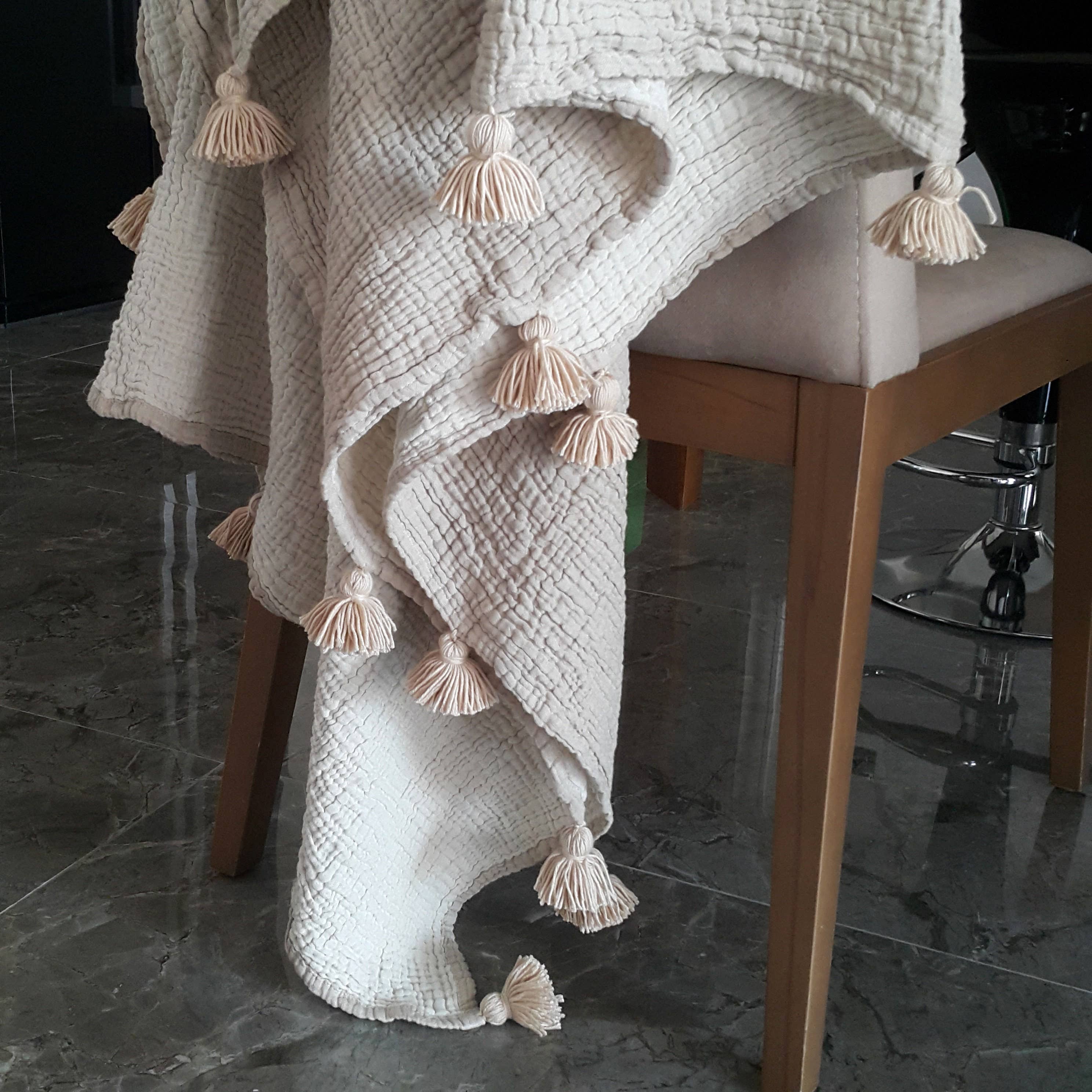Aseel Buy Good - Wholesale Throw Blanket - Oeko-Tex Certified Muslin Pom Pom Tassel Throw Queen Size3
