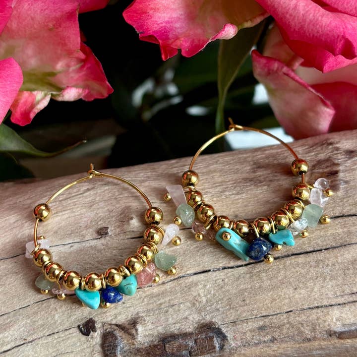 Ocean Ripples - Vente Créoles - Créoles en forme de grappe de pierres précieuses en plaqué or 18 carats3