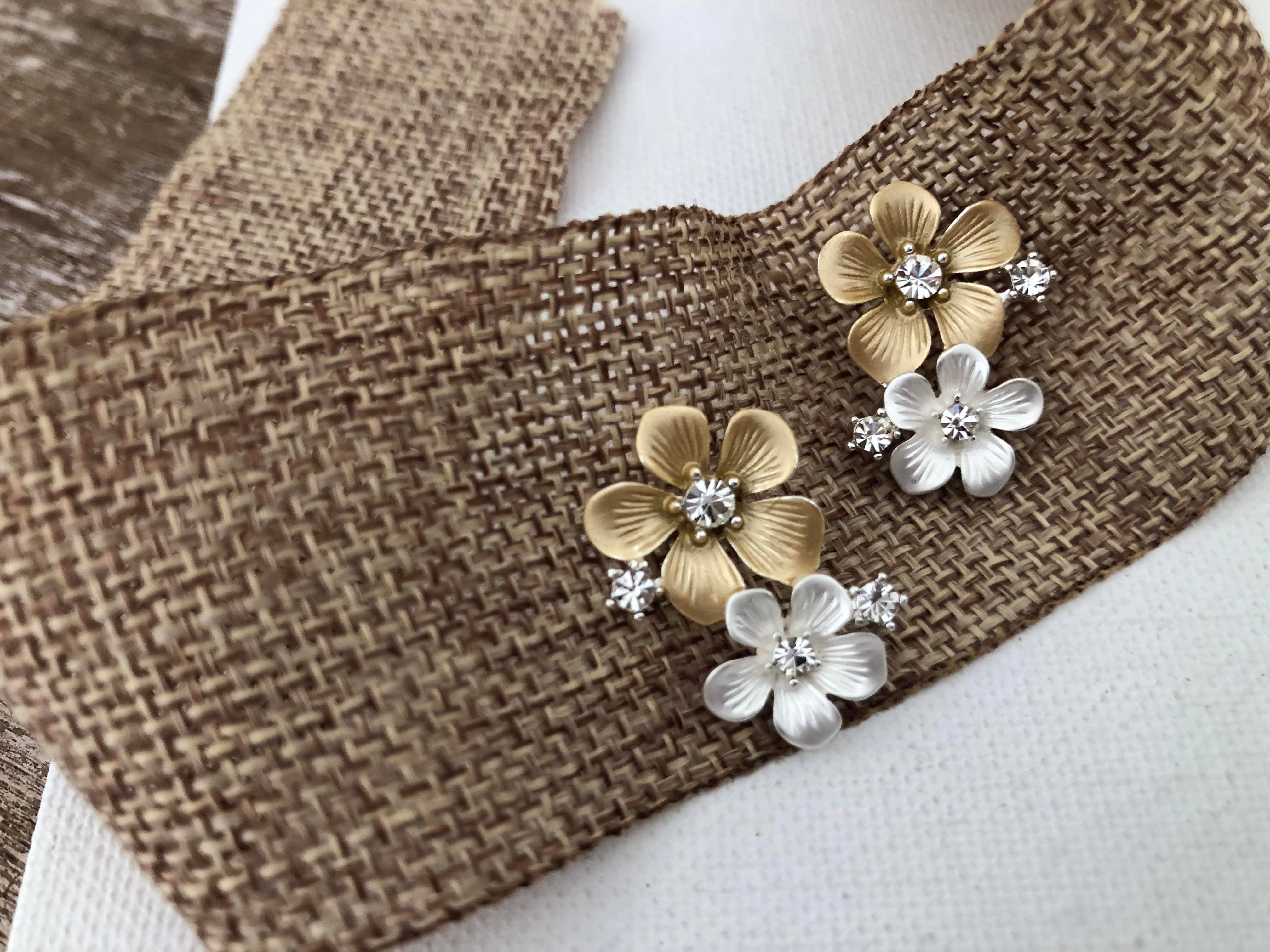 Carol Young Silver - Vendita all'ingrosso Orecchini a bottone - Orecchini a perno con due fiori Gioielli2