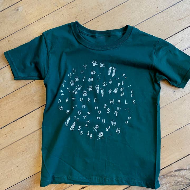 Camiseta Infantil Nature Walk Tracks verde floresta por atacado de Nature Walk