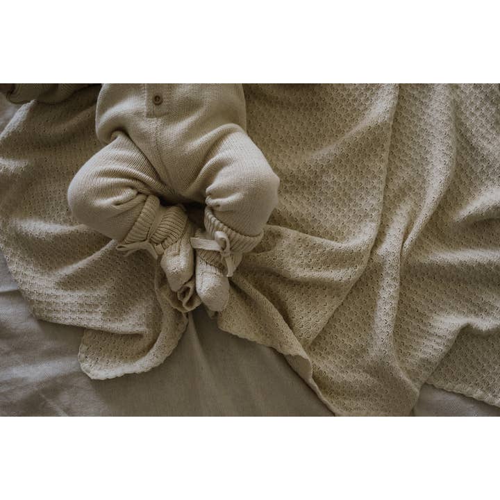 Couverture en tricot Heirloom pour la vente par August River Co.