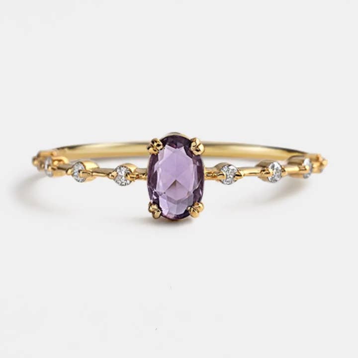 Bague améthyste naturelle taille ovale en argent sterling 925 pour la vente par Perimade & Co. LLC