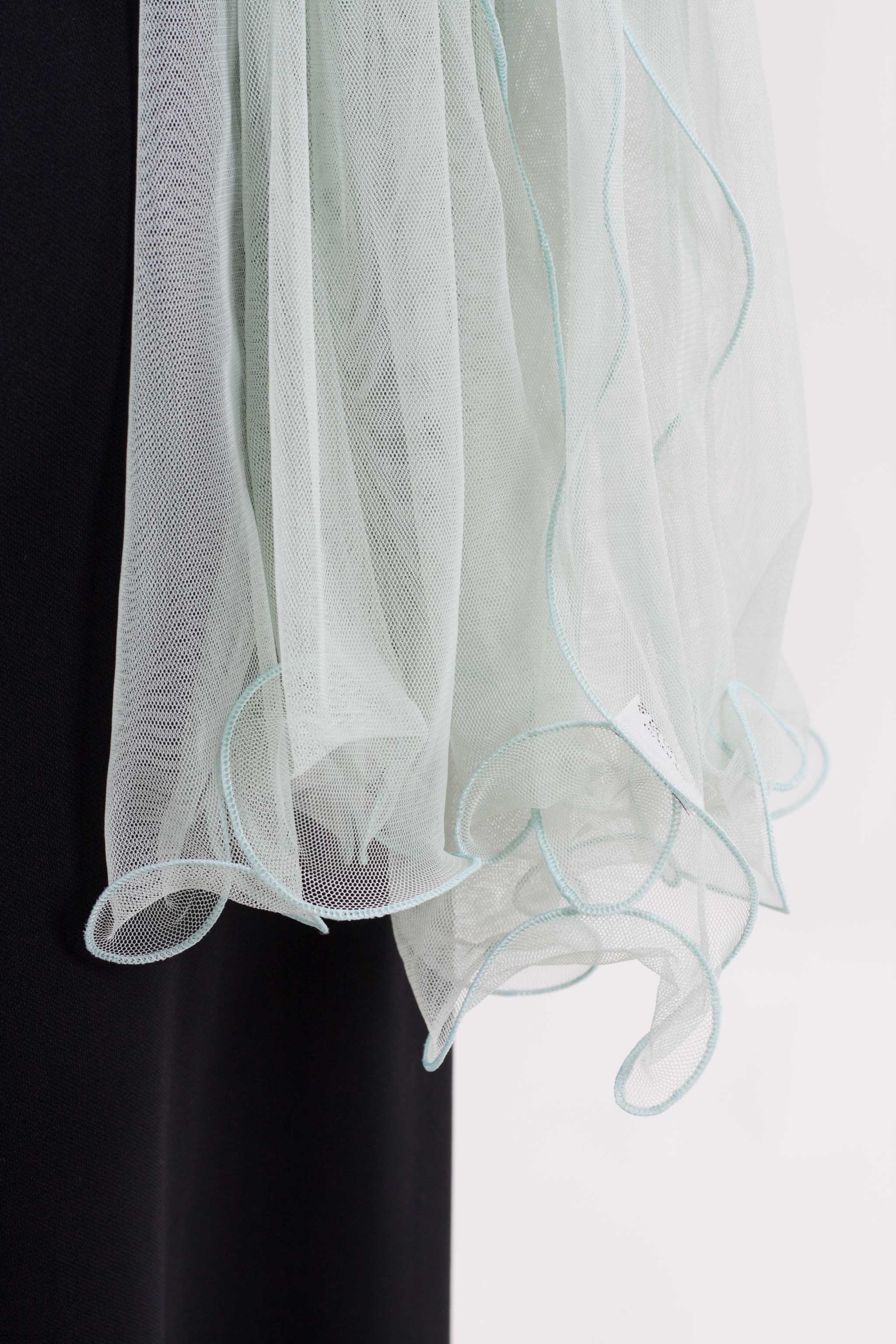 MR Complements - Vente Écharpe – femme - Châle en tulle grande taille aux bords ondulés17