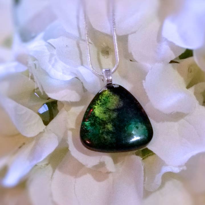 Nurture, pendentif en verre et collier pour la vente par Studio 1153