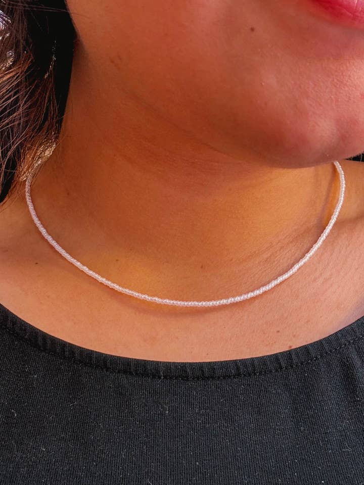 Cloudstring — Collier en perles de verre enfilées à la main pour la vente par Itzy Bitzy Art Shop