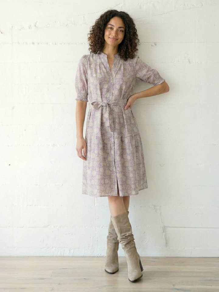 Robe boutonnée sur le devant en imprimé floral pour la vente par Pepper Place Design