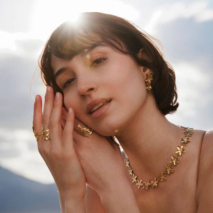 Agapée Jewelry – Großhandel Ohrhänger – Thalla Blumenohrringe | Wasserdichter Schmuck in Gold, Geschenk3