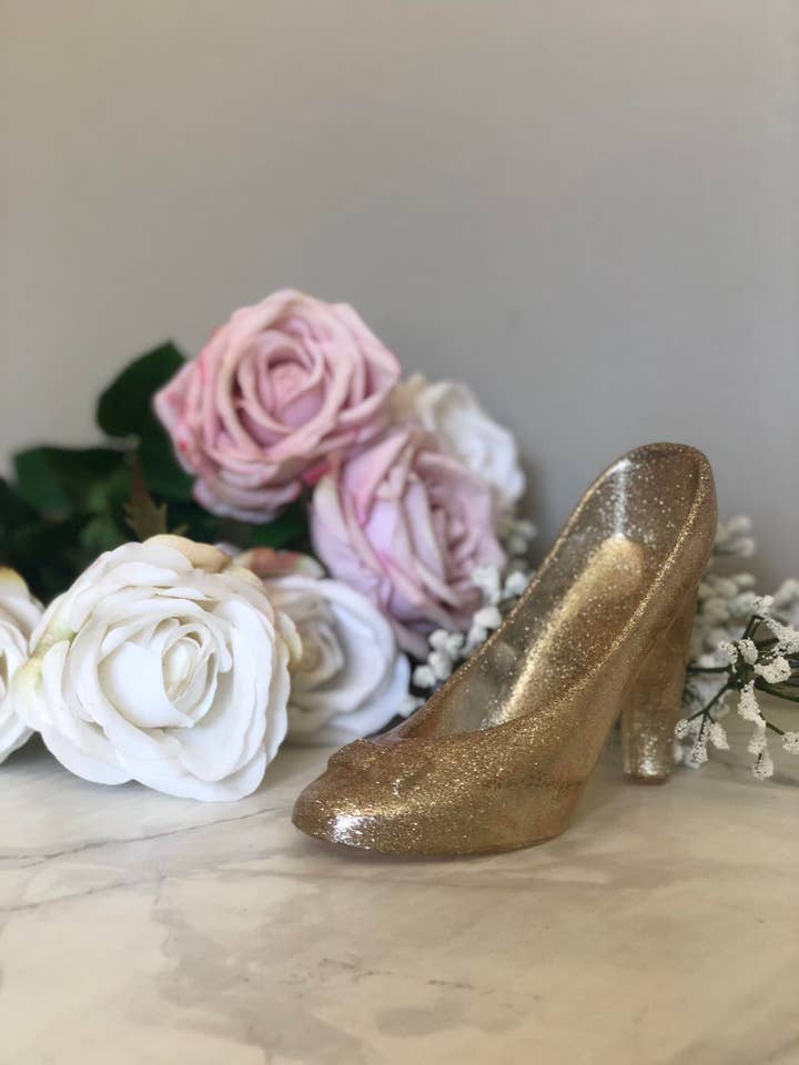 Decorative resin pump for wholesale by Waltitchies