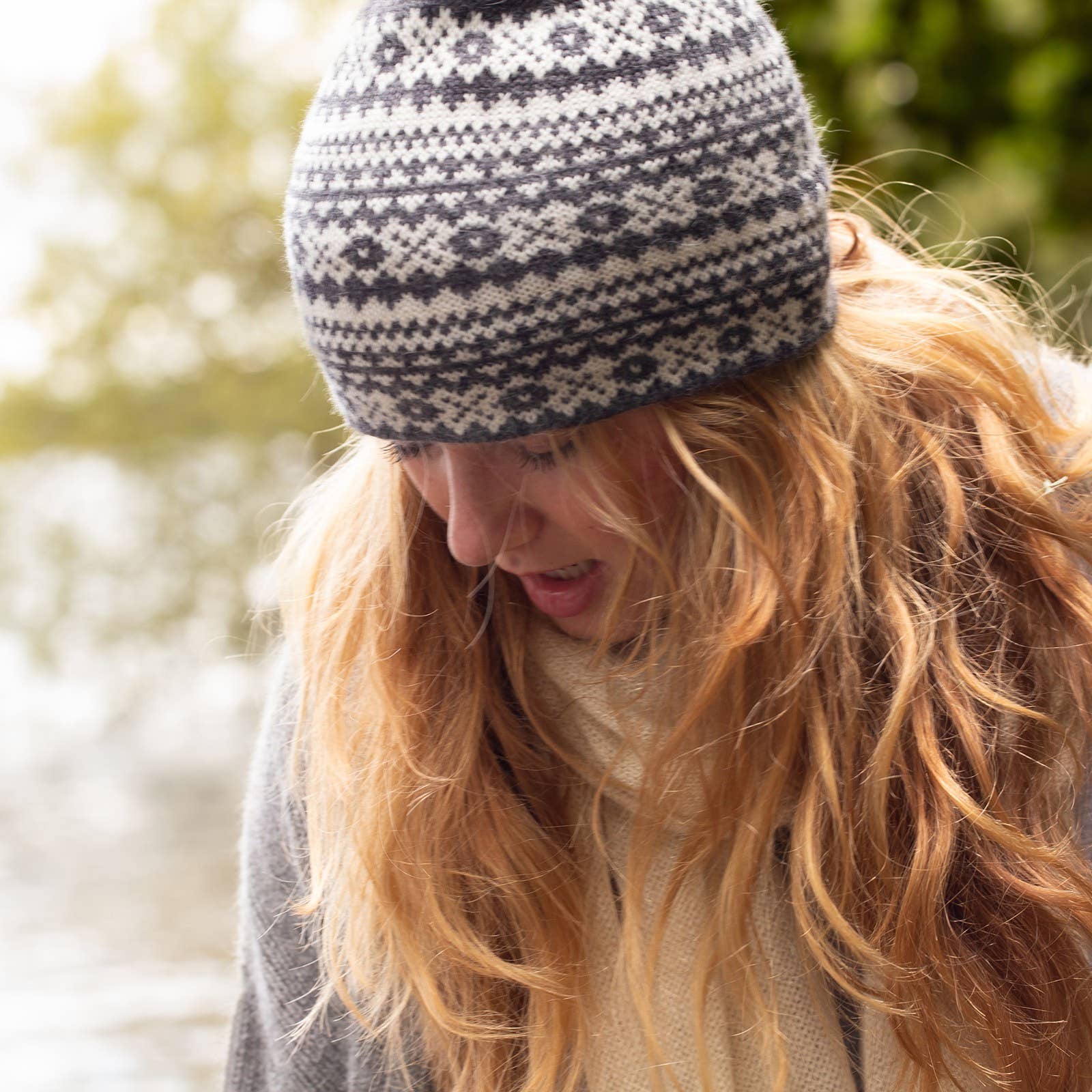Samantha Holmes Alpaca Clothing and Gifts - Vente Bonnet – femme - Bonnet Fair Isle en alpaga rétro nordique2