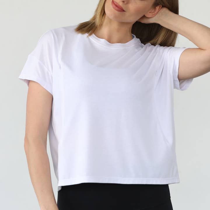 T-shirt d'allaitement à manches courtes Abigail (Blanc) pour la vente par Sweat & Milk