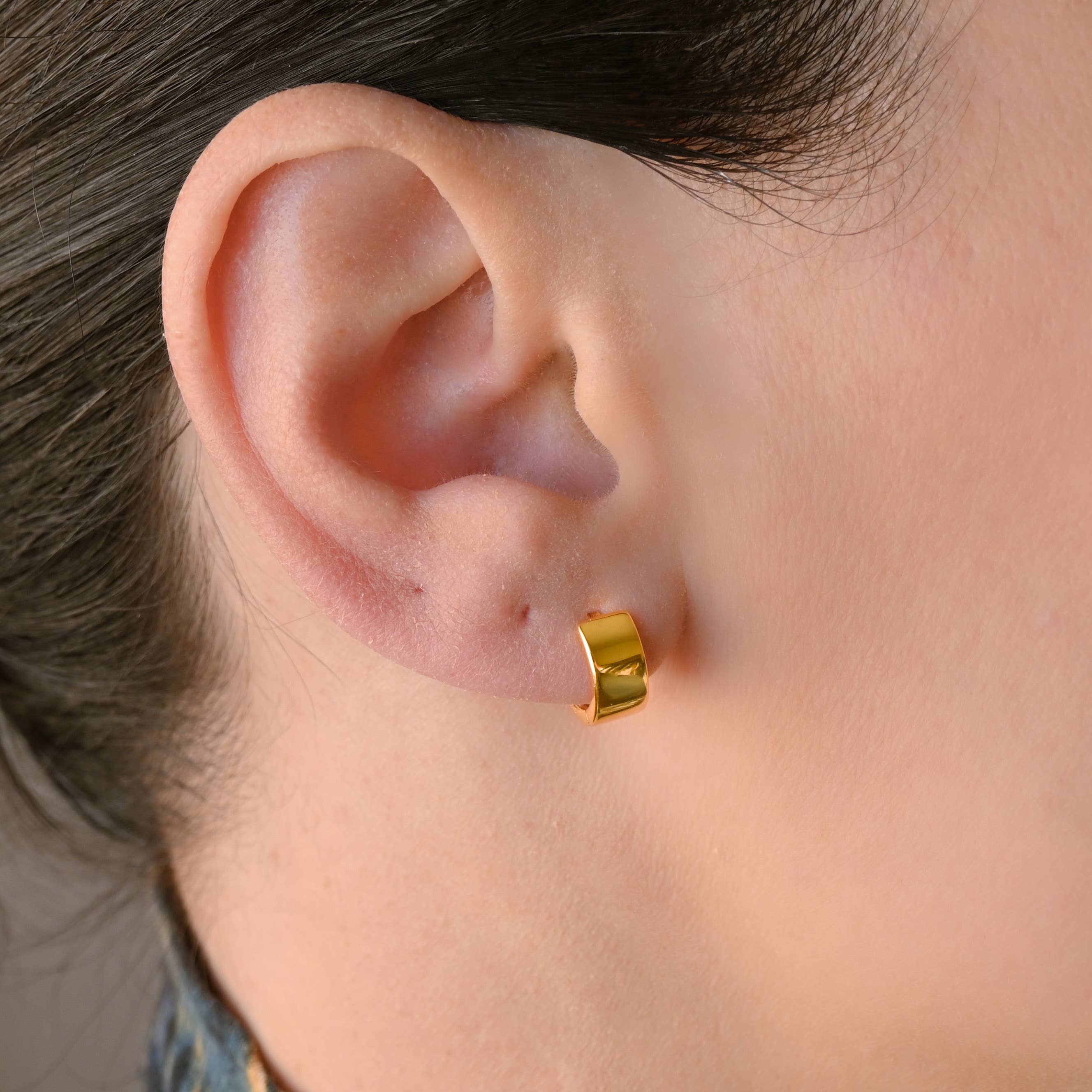 Blueyejewelry - Wholesale Huggie Earrings - Sterling Silver Bold Hoops - Silver Wide Small Huggie Hoops12