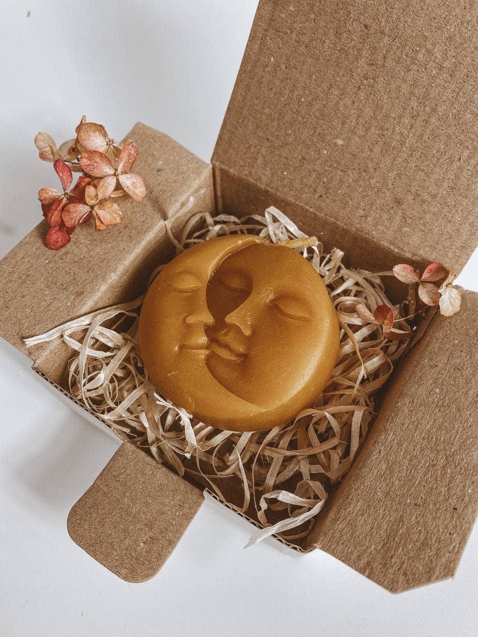 whatever workshop - Wholesale Novelty Candle - Beeswax candle Sun and moon1