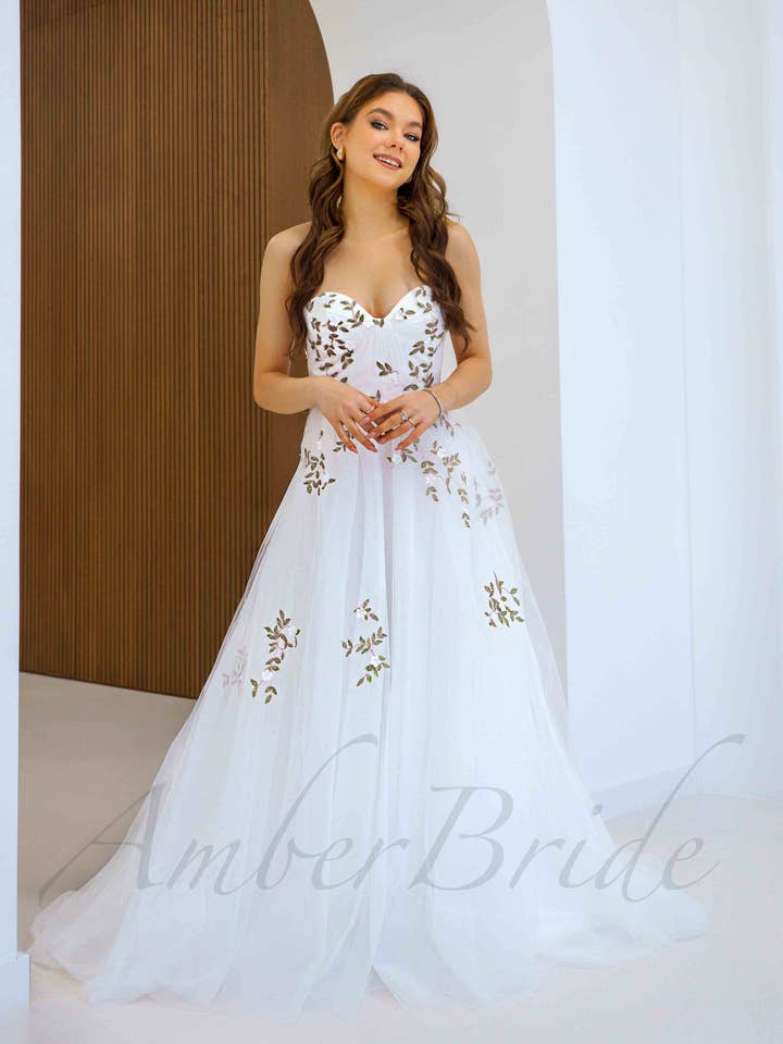 Amber Commerce Group, MB - Wholesale Gown - Women's - Strapless Floral Tulle Wedding Dress with Sweetheart Neckline0