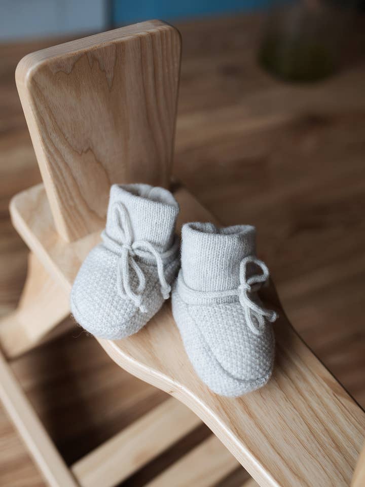Knitted Merino Wool Booties - Gray Knitted Baby Shoes for wholesale by UAB Vilaurita