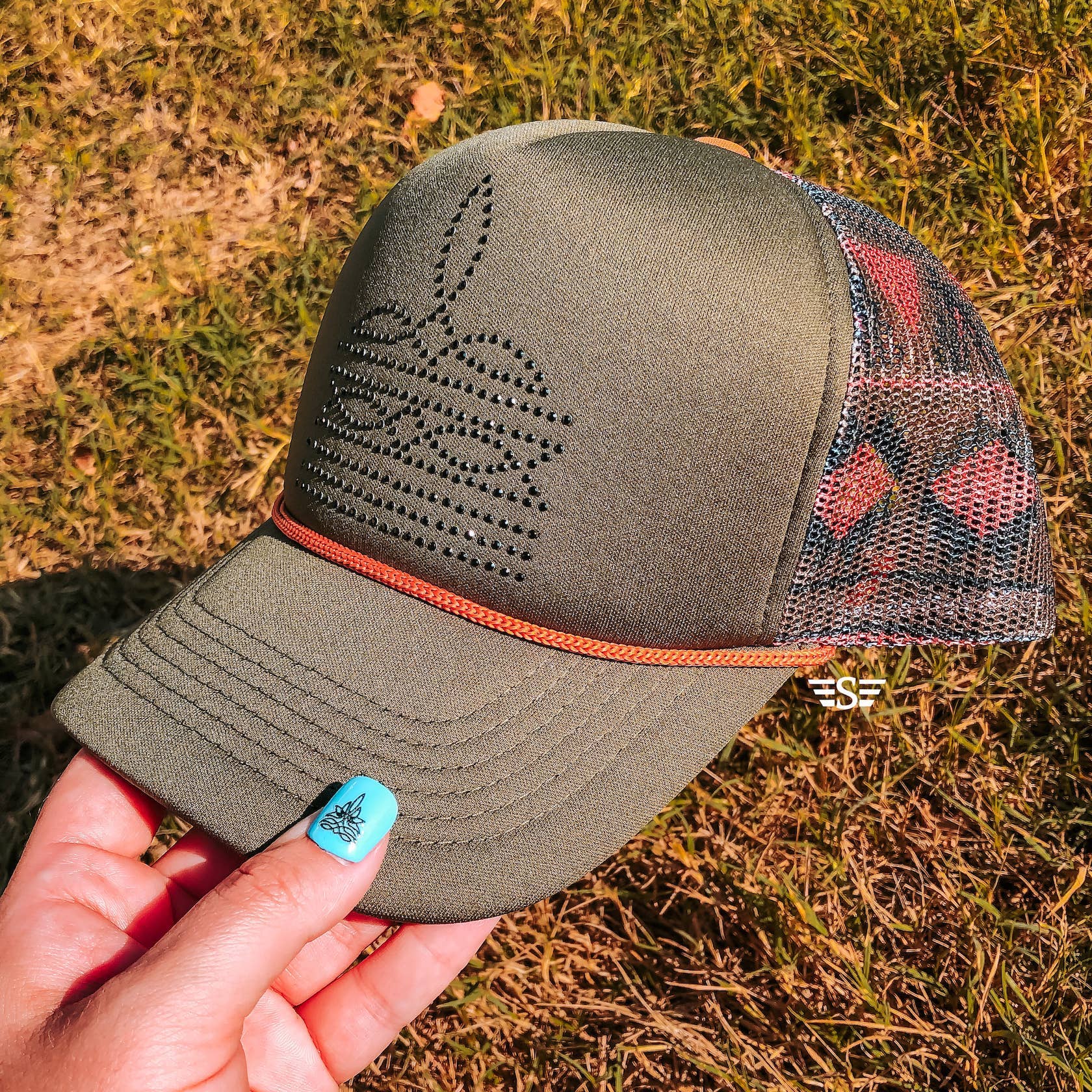 Flying S Company - Venta al por mayor Gorra trucker - Mujer - Gorra Trucker de Malla Estampada con Costura de Bota de Pedrería6