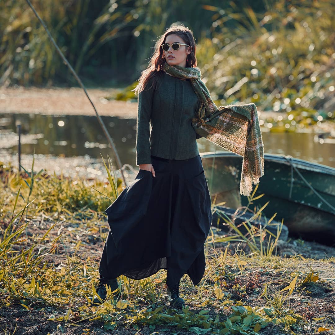 Los Banditos - Wholesale Skirt - Women's - Gypsy Style Elastic Waist Oversize Pockets Black Skirt1