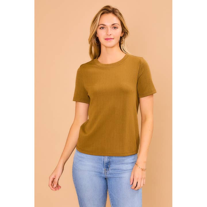 Top côtelé à manches courtes et col rond pour la vente par Cozy Casual, Inc.